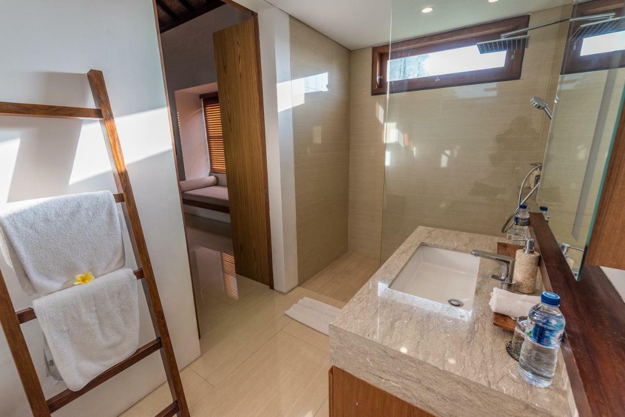 Villa Rusa Biru - Modern Villa With Private Pool And Cook In The Heart Of Berawa ชังกู ภายนอก รูปภาพ